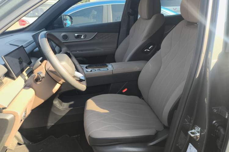 Used Chery Tiggo 8 PLUS 2025 290TGDI DCT Prestige 5-Seater
