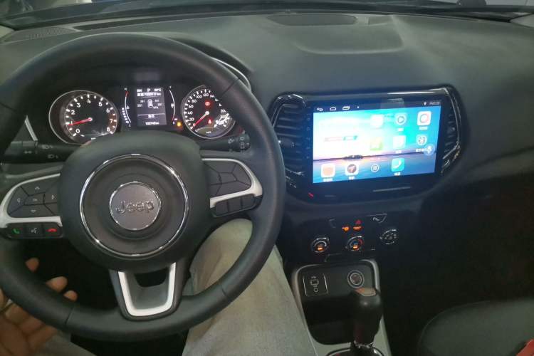 Used Jeep Compass 2017 200T Automatic Enjoyment Version Center Console