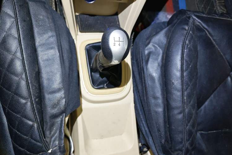 Used Chery Fengyun 2 2015 1.5L Manual New Edition Gear Lever