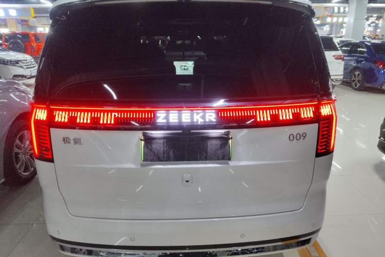 Used Zeekr 009 2024 Six-Seat Executive Version 4WD 108 kWh