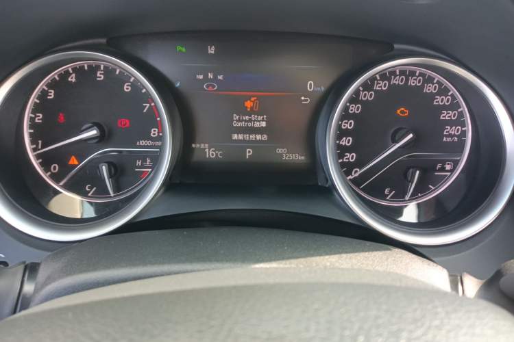 Used Toyota Camry 2021 2.0G Luxury Edition Odometer Close Up