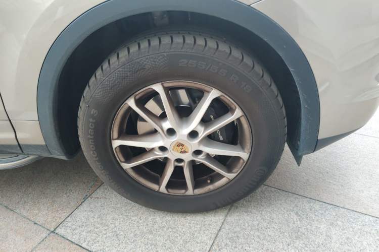 Used Porsche Cayenne 2015 Cayenne 3.0T Right Front Wheel Hub