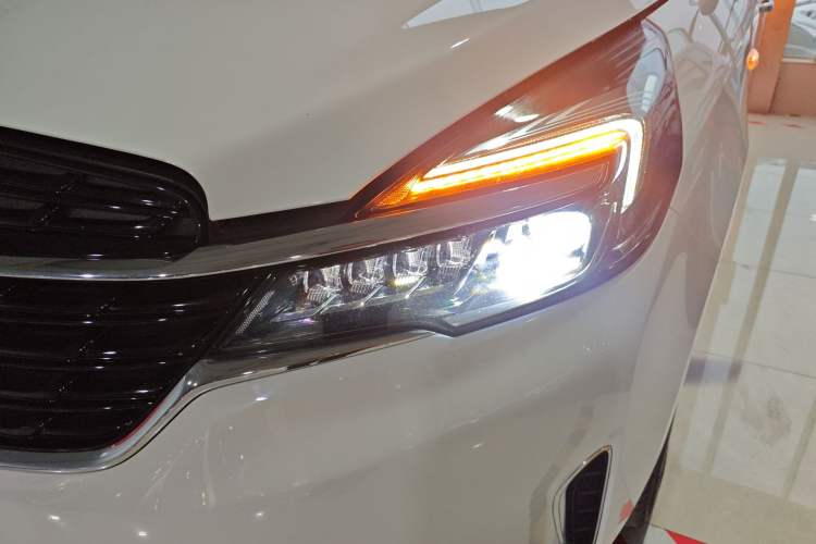 Used Buick GL8 2021 Land Cruiser Executive Class 652T Luxury Model Left Front Headlight