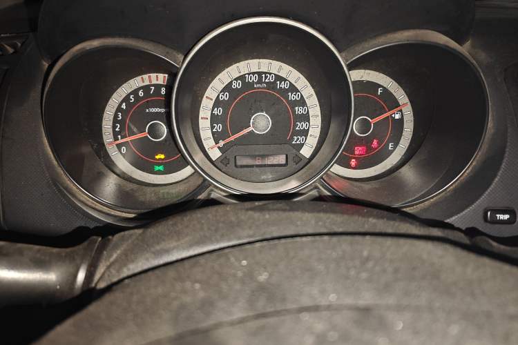 Used Kia Forte 2011 1.6L MT GL Odometer Close Up