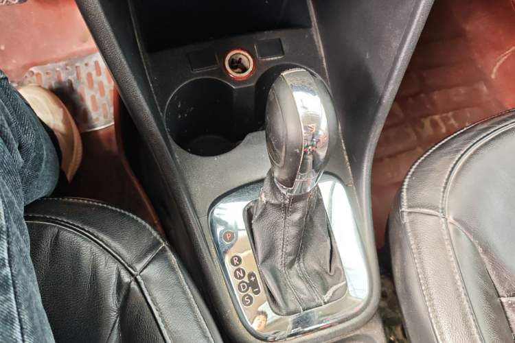 Used Volkswagen Polo 2011 1.6L Automatic ZhiKu Edition Gear Lever