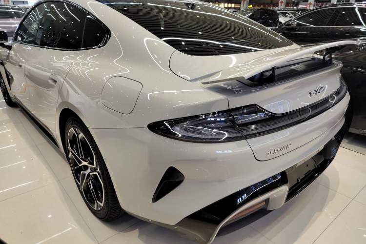 Used Xiaomi Auto SU7 2024 Four-Wheel Drive Ultra-Long Range Advanced Intelligent Driving Max Edition