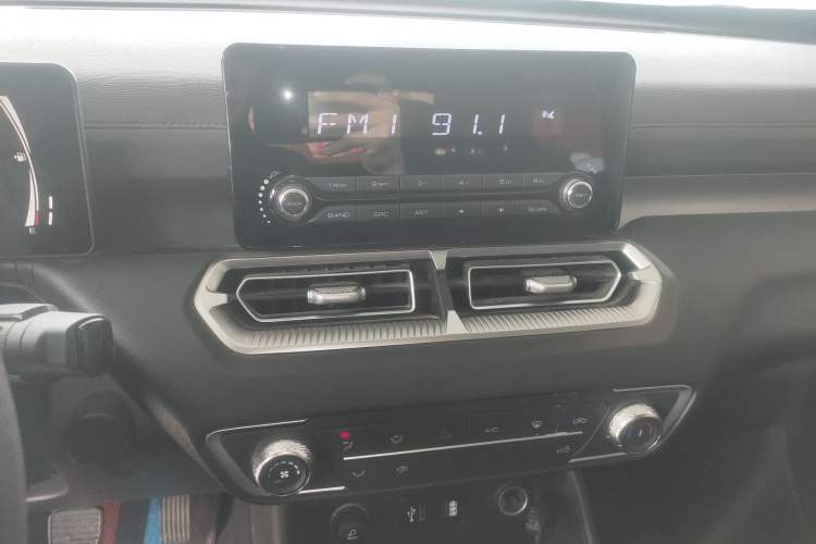 Used Great Wall King Kong Poer 2024 2.0T Manual Gasoline Two-Wheel-Drive Entrepreneurial Standard Box Audio And AC Panel