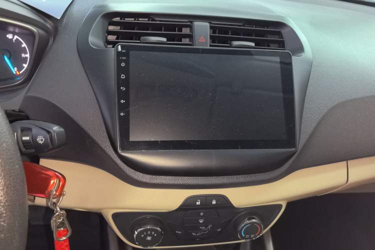 Used Ford Escort 2015 1.5L Automatic Comfort Edition Audio And AC Panel