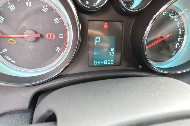 Used Buick GT 2014 XT 1.6L Automatic Fashion Edition Odometer Close Up