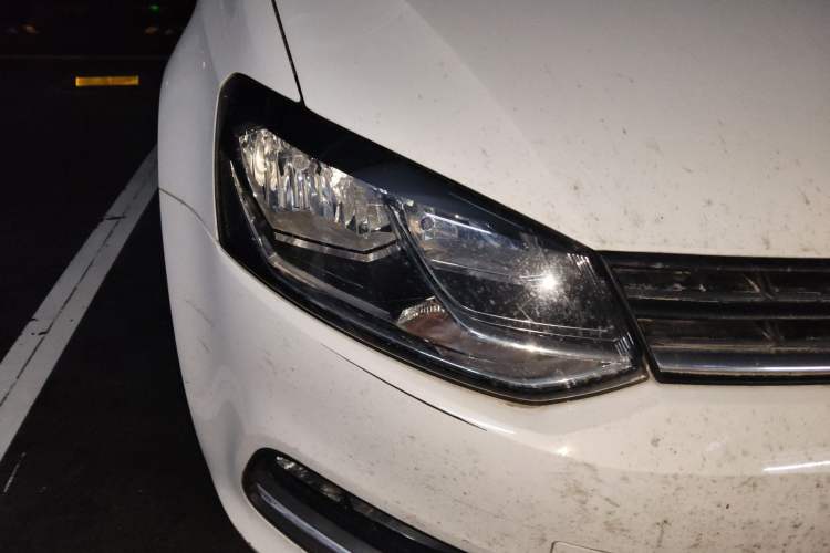 Used Volkswagen Polo 2014 1.4L Automatic Comfort Edition Right Front Headlight