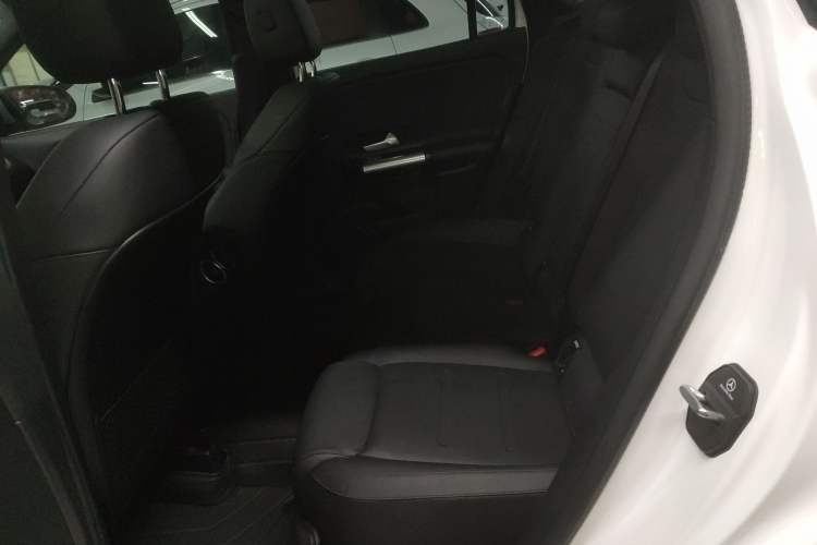 Used Mercedes-Benz GLA 2023 Facelifted GLA 200 Left Rear Seat