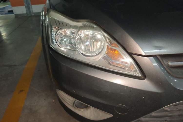 Used Ford Focus 2013 Sedan Classic 1.8L Automatic Fashion Edition Right Front Headlight