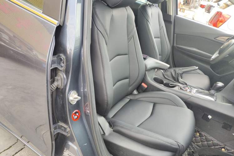 Used Mazda 3 Axela 2014 Sedan 1.5L Automatic Comfort Model Right Front Seat