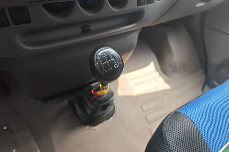 Used Ford Classic Transit 2015 2.8T Diesel Multi-Function Vehicle Short Wheelbase 6-Seater Mid-Roof Edition JX493ZLQ4