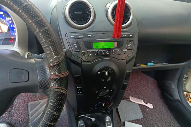 Used BYD F0 2015 1.0L AMT XuanKu Model Audio And AC Panel