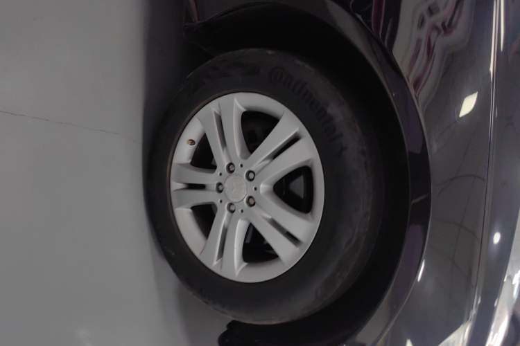 Used Mercedes-Benz R-Class 2010 R 350 L 4MATIC Grand Edition Right Front Wheel Hub