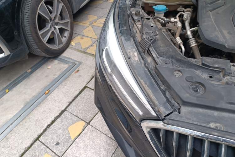 Used Hongqi H5 2022 Classic Model 1.5T DCT Flagship Edition Right Front Headlight