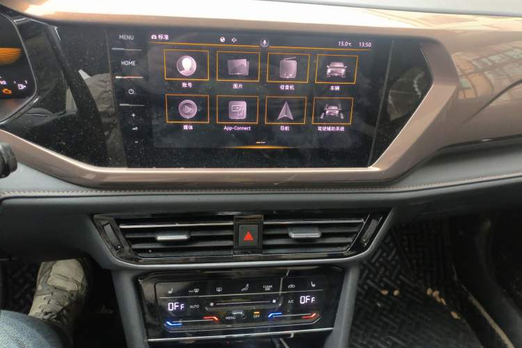 Used Volkswagen Tharu 2022 280TSI Two-Wheel-Drive Luxury Edition Audio And AC Panel