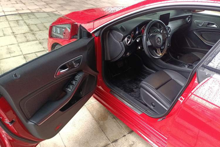 Used Mercedes-Benz CLA 2017 Facelifted CLA 200 Stylish Edition Driver Seat