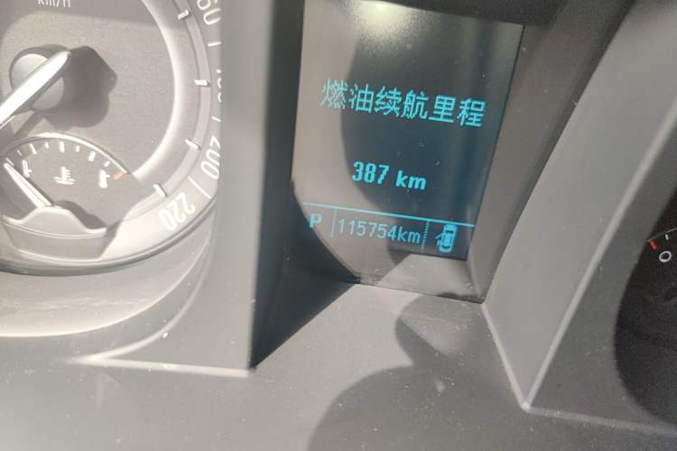 Used Buick GL8 2018 28T Comfort Model China VI Standard Odometer Close Up