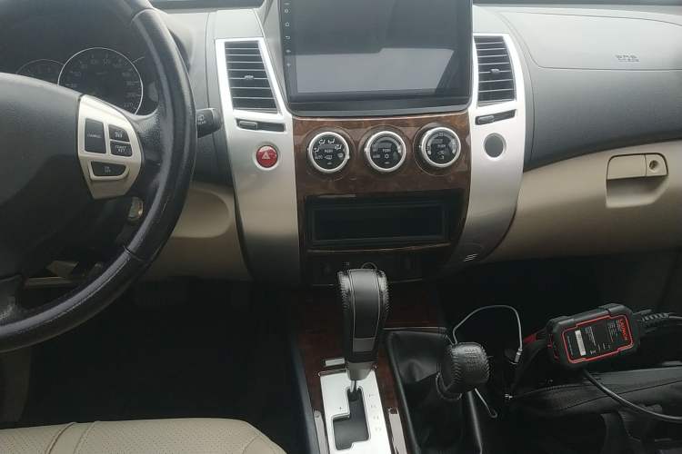 Used Mitsubishi Pajero Sport 2013 3.0L Automatic 4x4 Flagship Edition
