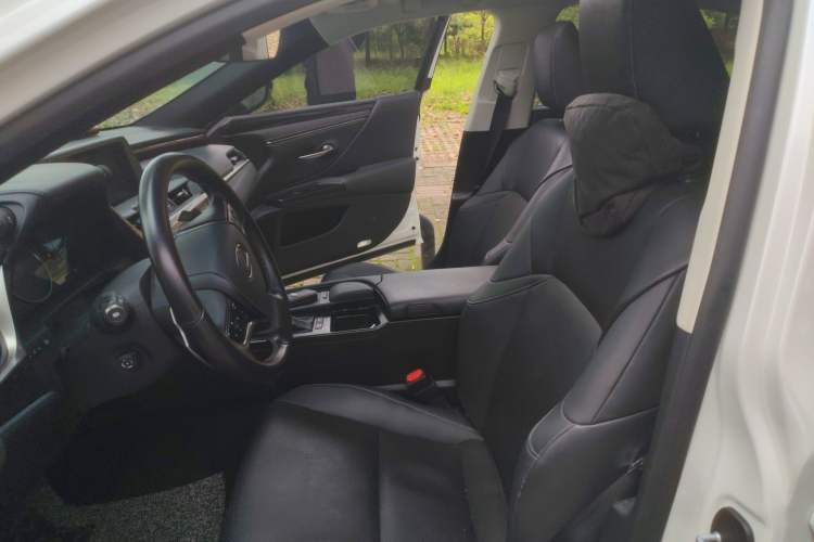 Used Lexus ES 2020 300h Premier Edition