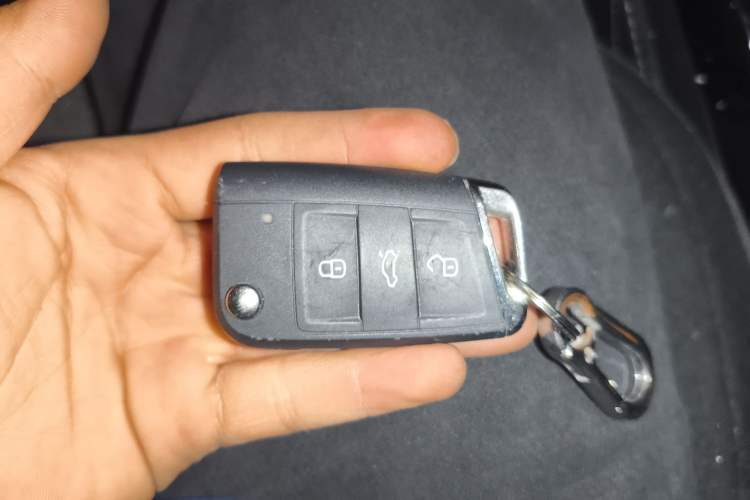 Used Volkswagen T-ROC 2025 300TSI DSG Two-Wheel Drive Chen Guang Edition