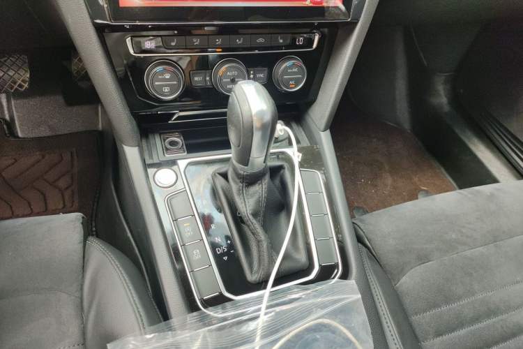 Used Volkswagen Magotan 2017 330TSI DSG Luxury Model