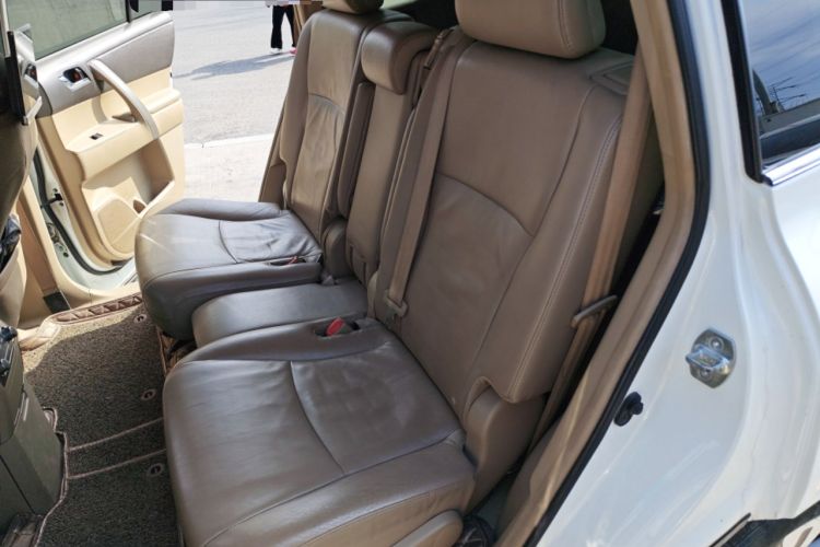 Used Toyota Highlander 2012 2.7L Two-Wheel Drive 7-Seater Luxury Edition Left Rear Seat