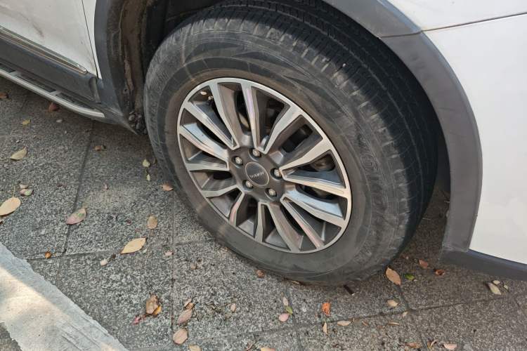 Used Haval H6 2015 Sport Edition 1.5T Automatic Two-Wheel Drive Luxury Model Right Front Wheel Hub