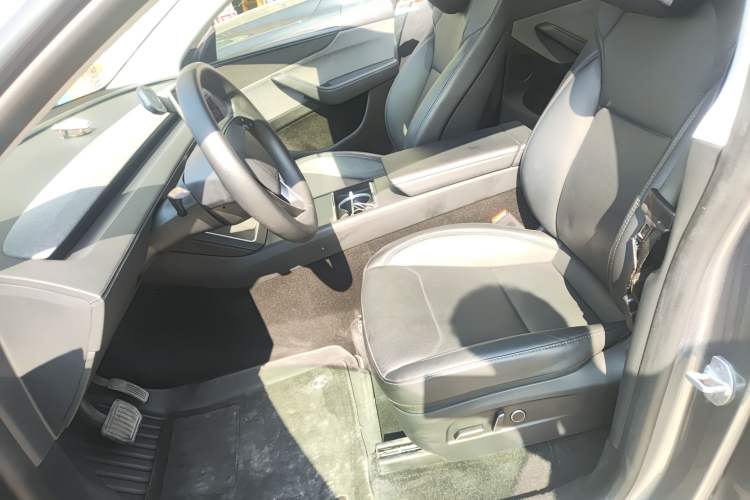 Used Tesla Model Y 2025 Rear-Wheel-Drive Version