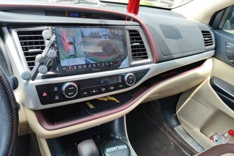 Used Toyota Highlander 2015 2.0T Four-Wheel Drive Luxury Edition 7-Seater Audio And AC Panel