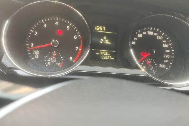 Used Volkswagen Sagitar 2015 230TSI Manual Comfort Version Odometer Close Up