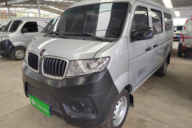 Used Jinbei Hiace X30 2023 1.5L Super-Comfortable Passenger Van 5/6/7-Seater Non-Air-Conditioned Version Model SWC15M