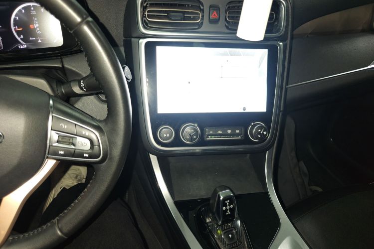 Used Lynk & Co 01 2017 2.0T Two-Wheel Drive Pro Edition Audio And AC Panel