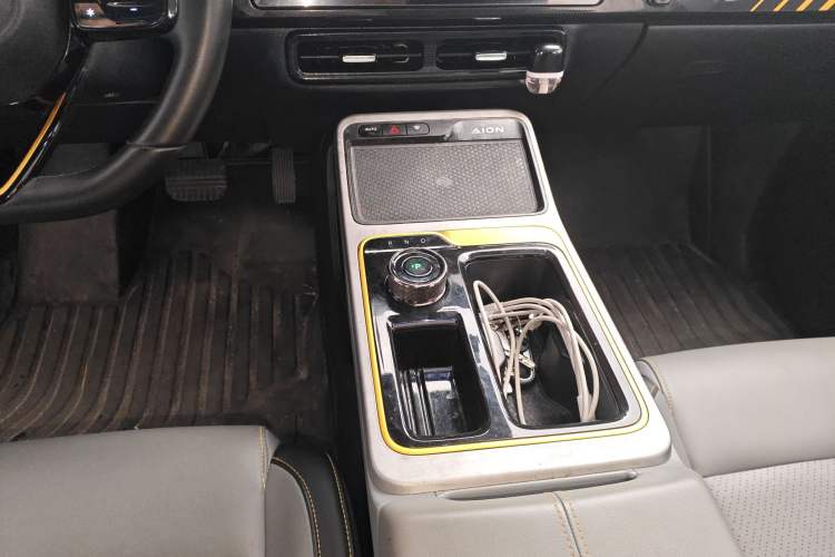 Used AION Y 2022 70 Tech Edition Lithium Iron Phosphate Gear Lever