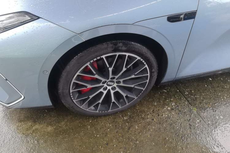 Used Geely Galaxy E8 2025 620 km All-Wheel Drive Starship LiDAR-Enabled Intelligent Driving Version Exterior 4