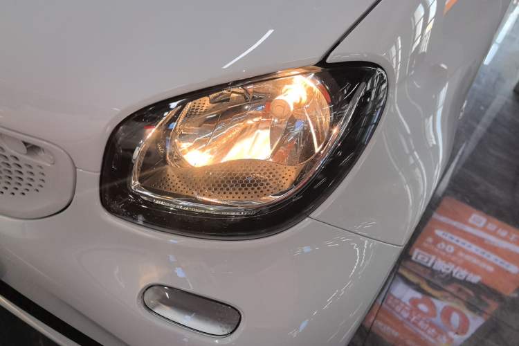 Used smart fortwo 2016 0.9T 66kW Hardtop Pioneer Edition
