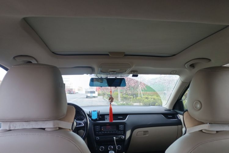 Used Skoda Octavia 2015 1.6L Manual Yijun Edition Headliner