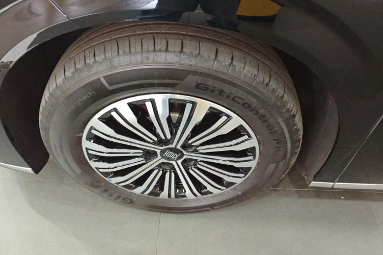 Used BYD Xia 2025 DM-i 1.5T 100km Leading Model
