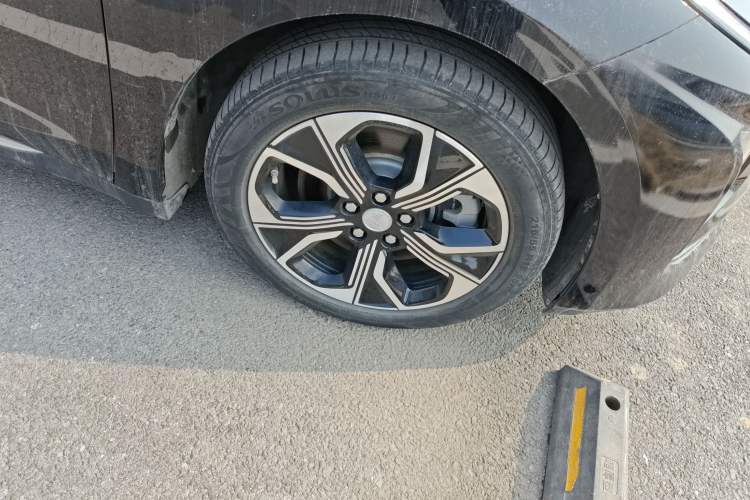 Used Hongqi E-QM5 2023 Revised Version Basic Travel Edition Right Front Wheel Hub