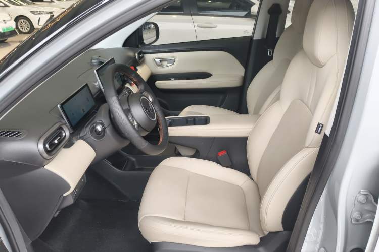 Used Wuling Bingo PLUS 2024 330 km Range Five-Seater Version Left Front Seat