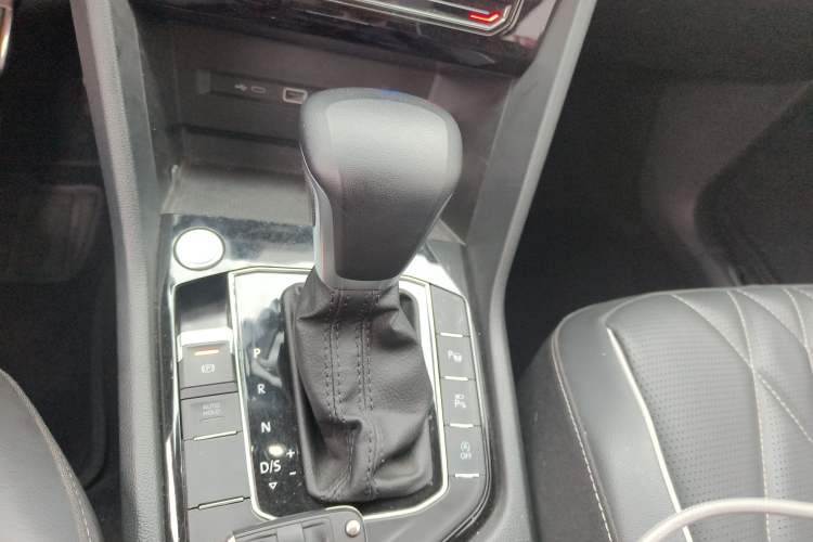 Used Volkswagen Tiguan L 2024 330TSI Automatic Two-Wheel Drive R-Line Enhanced Edition Gear Lever