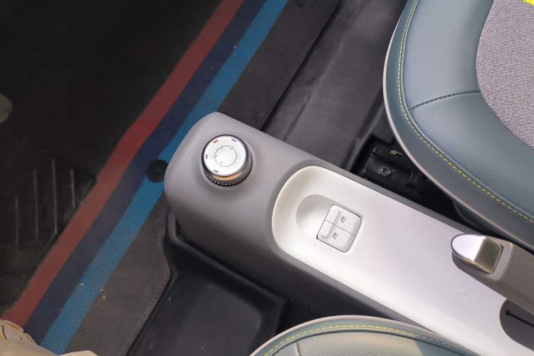 Used Wuling Hongguang MINIEV 2022 GAMEBOY 200km Gaming Edition with Lithium Iron Phosphate Gear Lever