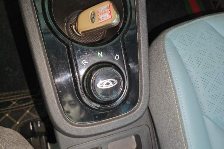 Used Chery Little Ant 2022 Revised Version Sweet Pink Edition Half-Sugar Version Lithium Iron Phosphate 30.7 kWh 30 kW 301 km Gear Lever