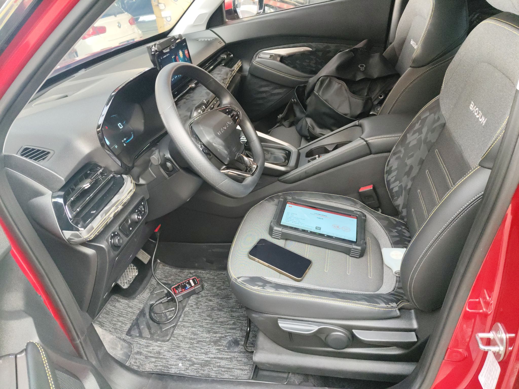 المقاعد الأمامية داخل السيارة