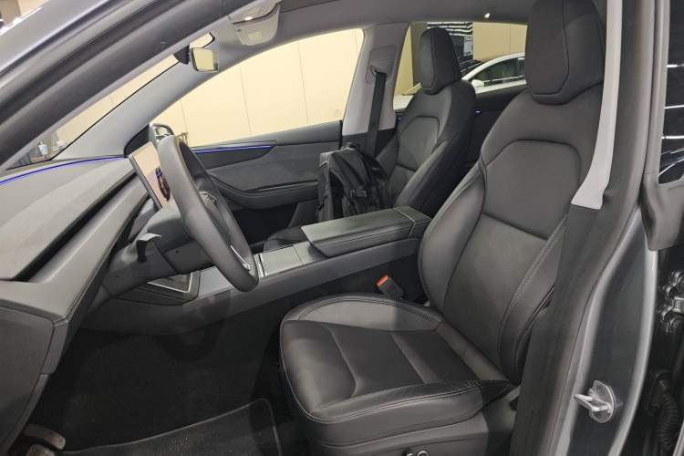 Used Tesla Model Y 2025 Rear-Wheel-Drive Version
