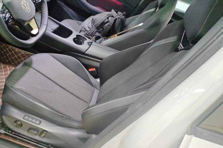 Used Volkswagen ID.UNYX 2024 Pro Long-Range Version Left Front Seat