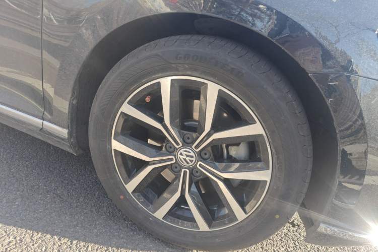 Used Volkswagen Magotan 2020 330TSI DSG Leading Model Right Front Wheel Hub