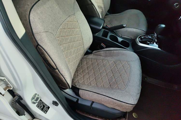 Used Nissan Qashqai 2016 2.0L CVT Elite Edition Right Front Seat